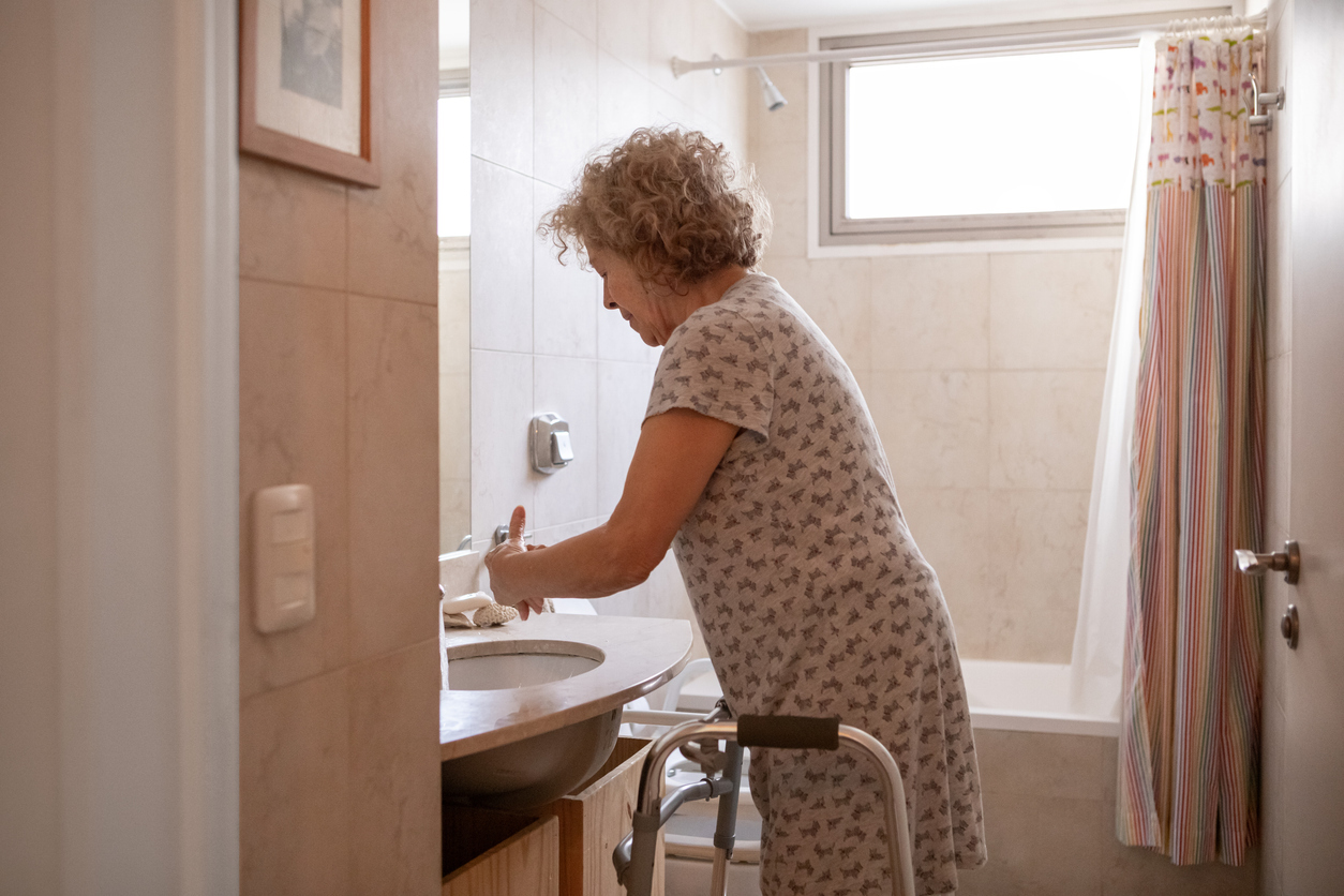 How to Encourage Bathing When Your Loved One Has Dementia